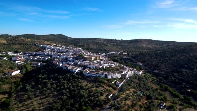 Aroche (Huelva, Andalucia) desde el aire. Video aereo