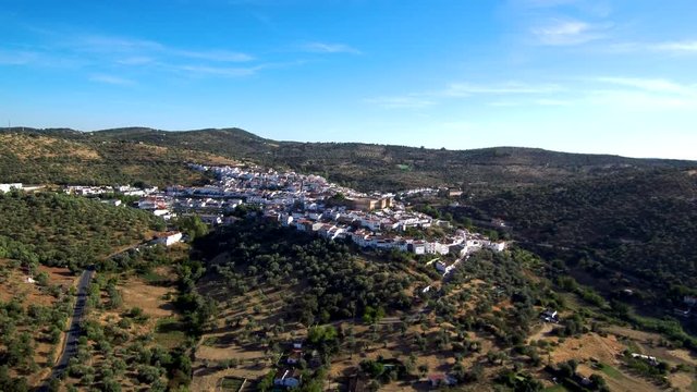 Aroche (Huelva, Andalucia) desde el aire. Video aereo