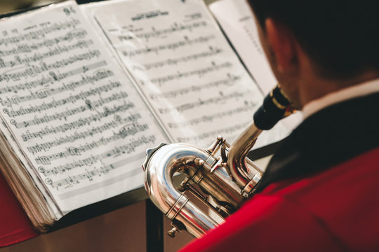 Musician plaing on saxophone