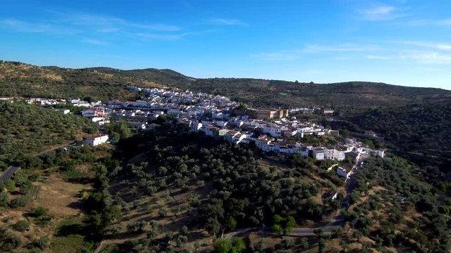 Video aereo de Aroche, pueblo de Huelva ( Andalucia,Espa&ntilde;a)