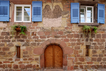 Fototapeta na wymiar Typische Hausfassade im Elsass/F