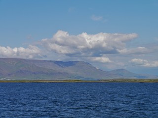 Vor Island auf See schippern