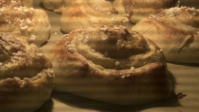 Cinnamon buns time-lapse of baking