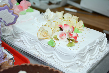 Wedding cake whit rings and flower