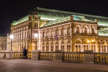 Fototapeta na wymiar Opera house in Vienna at night, Austria