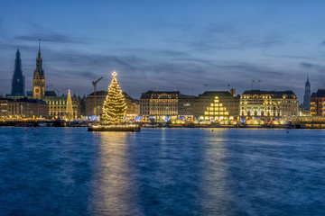 Obraz premium christmas time in Hamburg with christmas market