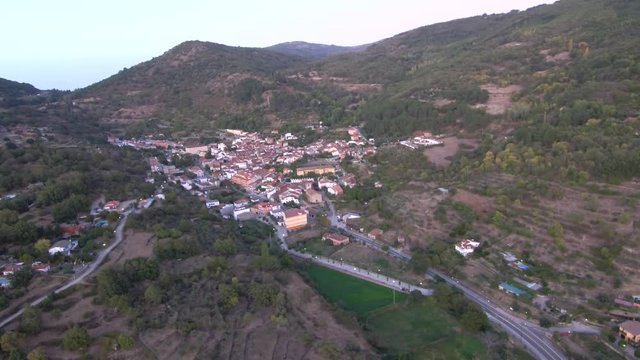 Baños de Montemayor (Cáceres, Extremadura) desde el aire. Video aereo