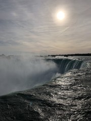 Incredibile vista delle cascate del Niagara all’alba, Ontario, Canada