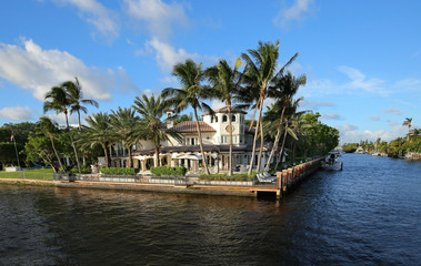 Fototapeta na wymiar Exquisite waterfront home on the Intracoastal Waterway in Fort Lauderdale, Florida, USA.