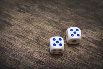 two game dice number five