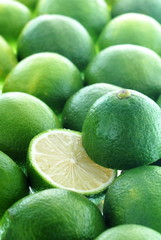 Cut the lemon in the lemon heap  