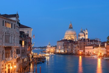 Fototapeta na wymiar Venice Grand Canal viewed at night