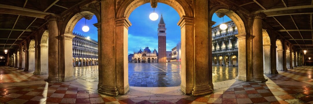 Piazza San Marco hallway night panorama view
