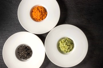 カラフルなリゾット( risotto (squid ink, tomato, basil)