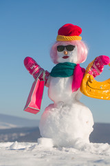 christmas snowman shopper in fashionable hat and pink wig