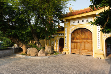 Obraz premium temple in sunny morning