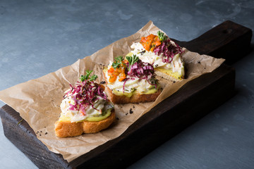 Bruschetta with crab salad © Duke