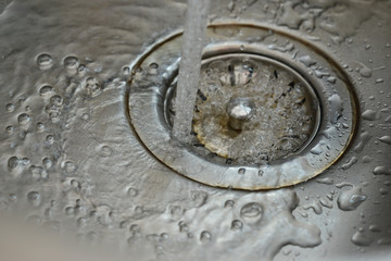 eau water H2O ecologie distribution vivaqua swde canalisation robinet sanitaire evier evacuation purification