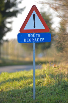 degradee degradation route wallonie spw travaux trous route bithume asphalt auto voiture camion taxe circulation securite