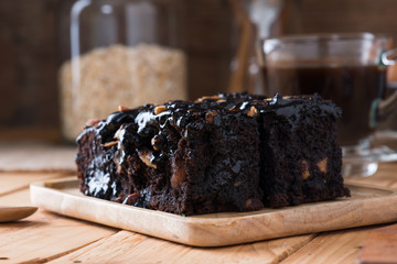 Chocolate brownie with almond topping