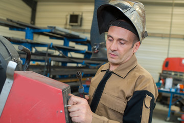 welder setting the machine