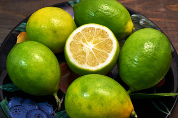 leech lime in black dish on wood background