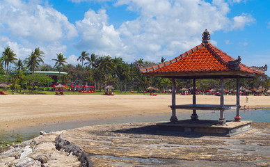 Fototapeta na wymiar Beautiful tropical island beach. Bali, Indonesia.