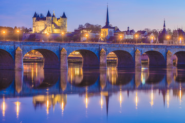 Fototapeta premium Saumur, château, église saint-Pierre, Pont Cessart