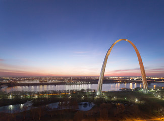 St Louis Gateway Arch sunrise - obrazy, fototapety, plakaty