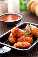 Fried sausages and vegetables with sauce.