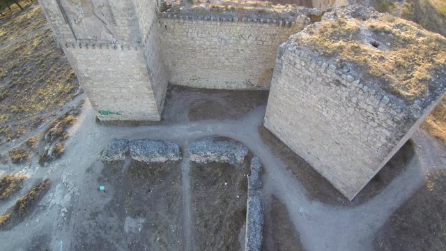 Castillo de Barcience en la provincia de Toledo (Castilla La Mancha,Espa&ntilde;a). Video aereo con drone