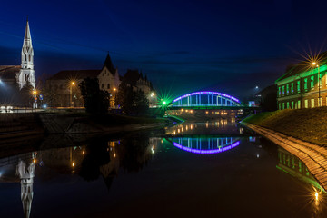 Fototapeta na wymiar Night view of the bridge and lake in Zrenjanin