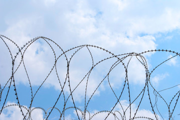 Heavy duty barbed wire