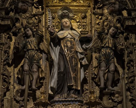 D&eacute;tail de retable baroque &agrave; l'&eacute;glise Nossa Senhora do Carmo, Faro, Algarve, Portugal