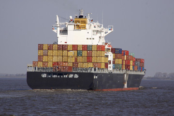 Container Schiff auf der Elbe, Deutschland, Europa
