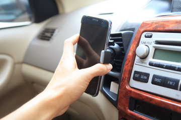 take the phone from holder air vent mount 