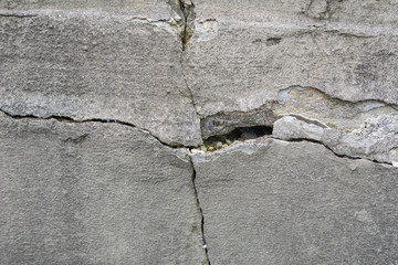 Wand mit risse - Hausfassade in schlechtem zustand