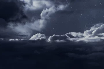 Zelfklevend Fotobehang Bewolkte nachtelijke hemel met sterren © Zacarias da Mata