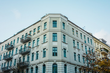 Obraz premium white corner building in cold colors