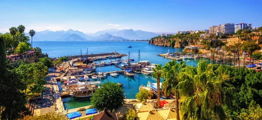 Fotobehang Turkije Panorama van de haven van de oude binnenstad van Antalya, Turkije