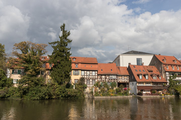 Fototapeta na wymiar Bamberger Stadtansicht mit Regnitz