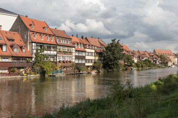 Fototapeta na wymiar Bamberger Stadtansicht mit Regnitz