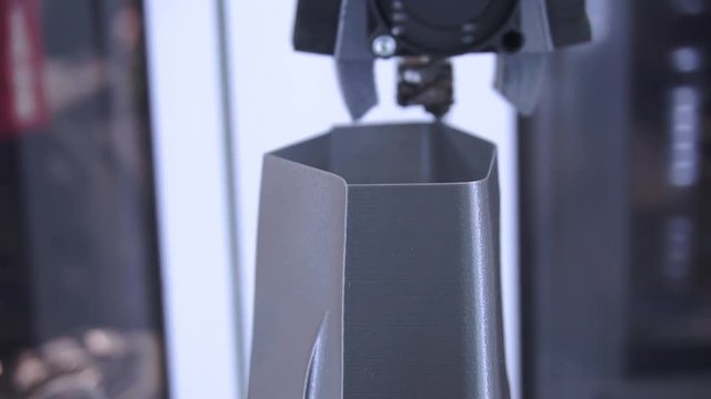 3D the printer prints the part