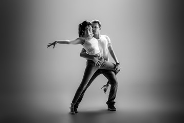 Fototapeta na wymiar couple dancing social danse