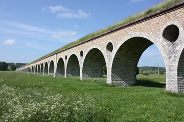 Fototapeta na wymiar Aqueduc de Maintenon, Eure-et-Loire, France