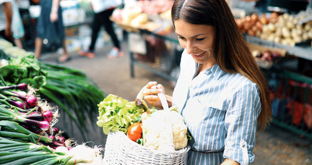 Picture of woman at marketplace buying fruits