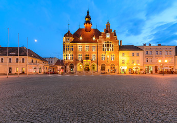 Fototapeta na wymiar Town Hall in Tarnowskie Gory. Evening foto.