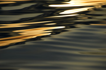 Abstract image created by waves on the water - obrazy, fototapety, plakaty
