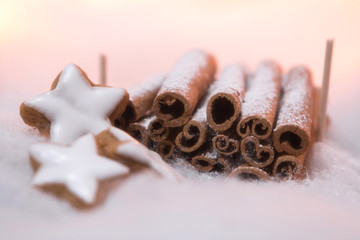 Zimtstangen, Zimtsterne, Weihnachtsmotiv