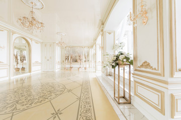 Fototapeta premium Christmas morning. luxury classic apartments with a white fireplace.